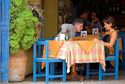 People dining in a restaurant in La Crucecita