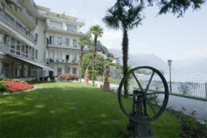 Hotel Villa Flori yard