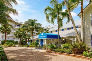 Olde Marco Island Inn And Suites entrance