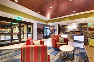 Holiday Inn Express and Suites Helen lounge