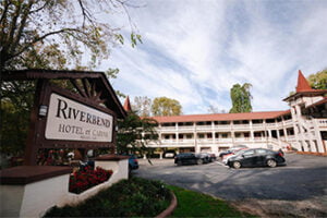 The Riverbend Motel And Cabins entrance